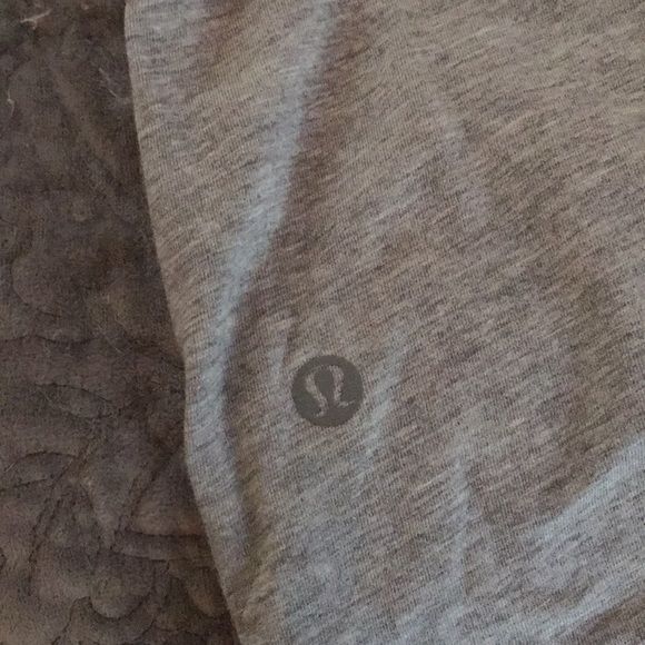 Lululemon tank in perfect condition size 4 - Picture 4 of 4